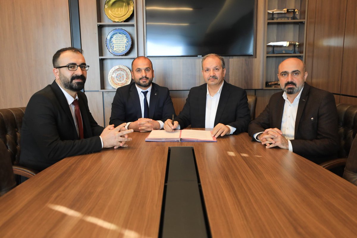 sagliksen's tweet photo. Aile Sosyal Destek Programı Görevlileri Derneği (ASDEP-DER) Genel Başkanı Haluk Demirtosun, Sağlık-Sen Genel Başkanı Mahmut Faruk Doğan'ı ziyaret etti. 

Ziyarette, yapılacak ortak çalışmalar gündeme gelirken, Sağlık-Sen ve ASDEP-DER arasında iş birliği protokolü imzalandı.
⤵️
https://t.co/3c4k1F08sj