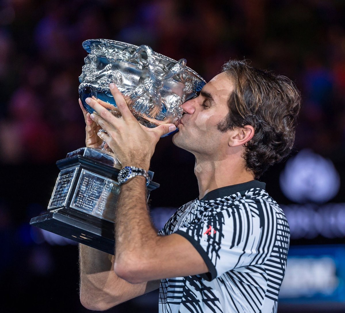UniversTennis's tweet image. 🚨 𝗕𝗥𝗘𝗔𝗞𝗜𝗡𝗚 : Roger Federer (44 ans) va être intronisé au Hall of Fame du tennis en 2026. 🇨🇭✨

🏆 103 titres 
🌟 20 en Grand Chelem
🌟 28 Masters 1000
🌟 6 ATP Finals
🌟 N°1 237 semaines consécutives
🌟 1526 matchs - 1251 victoires

LE MAESTRO. 🪄