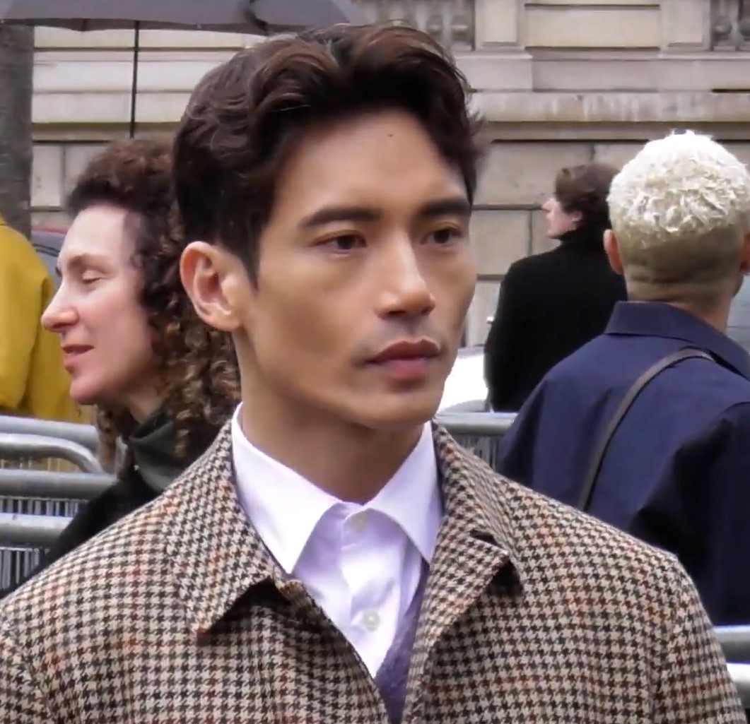adecrumbl's tweet image. what if manny jacinto plays a modern-day prince