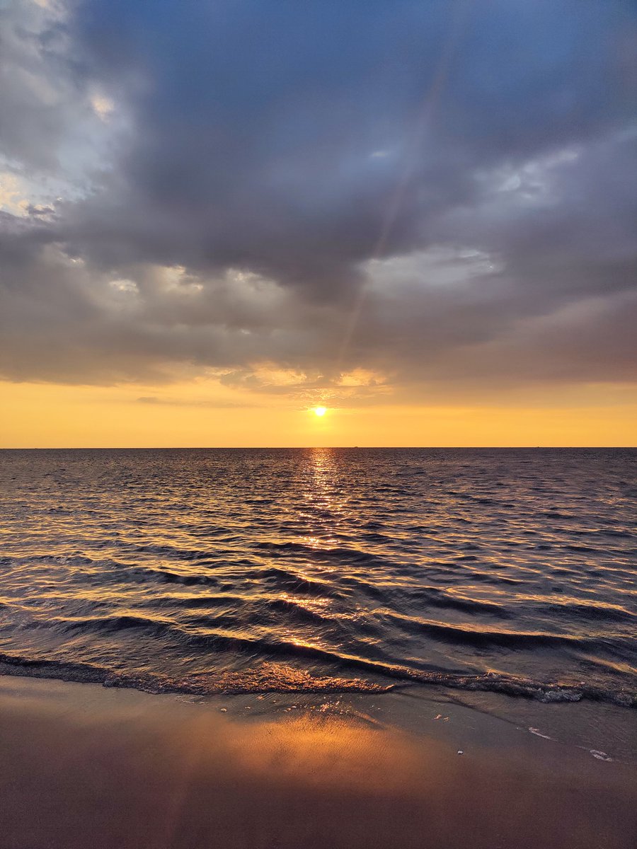 _AnsumanRath's tweet image. Sunset on Malabar Coast. #Kozhikode