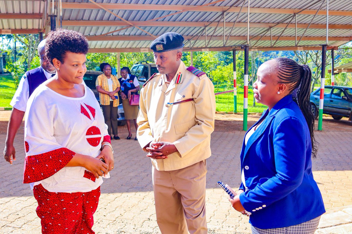 ImmigrationDept's tweet photo. During the visit, the DG paid a courtesy call on Trans Nzoia County Commissioner in Kitale. She was received by Deputy County Commissioner Endebess, Mr. Stanley Too.
#BorderOperations #SuamBorder #OSBP https://t.co/kregNLJ4Pv
