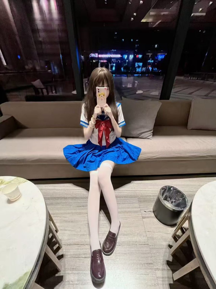 17岁嫩妹  刚辍学妹妹想找主 养成系可长期发展 报价3天6k 白菜价 喜欢老板抓紧入会