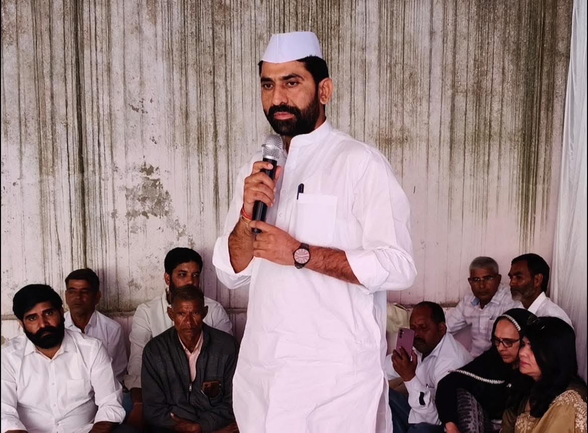 ManishYadavIn's tweet image. आज विधानसभा क्षेत्र के अमरसर में ब्लॉक कांग्रेस कमेटी शाहपुरा द्वारा आयोजित SIR हेतु BLA प्रशिक्षण व कार्यकर्ता बैठक में शामिल होकर मतदाता सूची सुधार, बूथ प्रबंधन और आगामी चुनौतियों पर चर्चा की।

निर्वाचन आयोग को निष्पक्षता बनाए रखनी चाहिए, जबकि भाजपा सरकार संवैधानिक संस्थाओं पर…