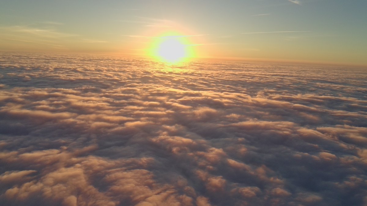stmchsr01's tweet image. Aerial cloud surfing 

#aerial #cloudscience #cloudphysics #meteorology #physics #aerospace #engineering #storm #cumulus #thunderstorm #wx #clouds #aerial #otherworld #aboveclouds #air #watervapor #science #cloudscape #cottonball #blanket #meteorology