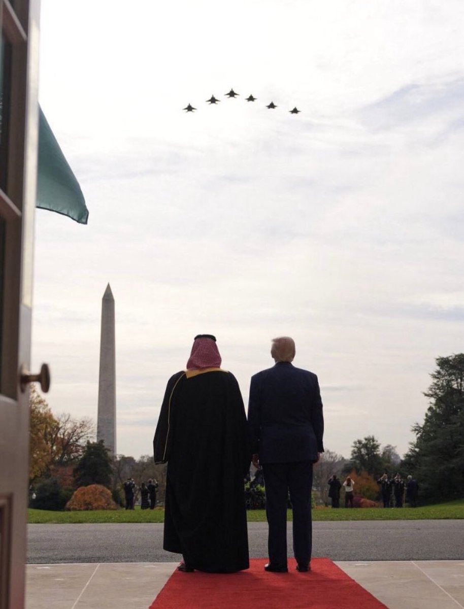 في حضرة قائدٍ استثنائي…
تتغيّر الموازين،
وترتقي المقاييس،
ويصبح الحضور درسًا في الهيبة والسيادة.

#زعيم_الشرق_الأوسط
#ولي_العهد
#نباهي_بك_العالم_يابو_سلمان
#محمد_بن_سلمان_في_واشنطن