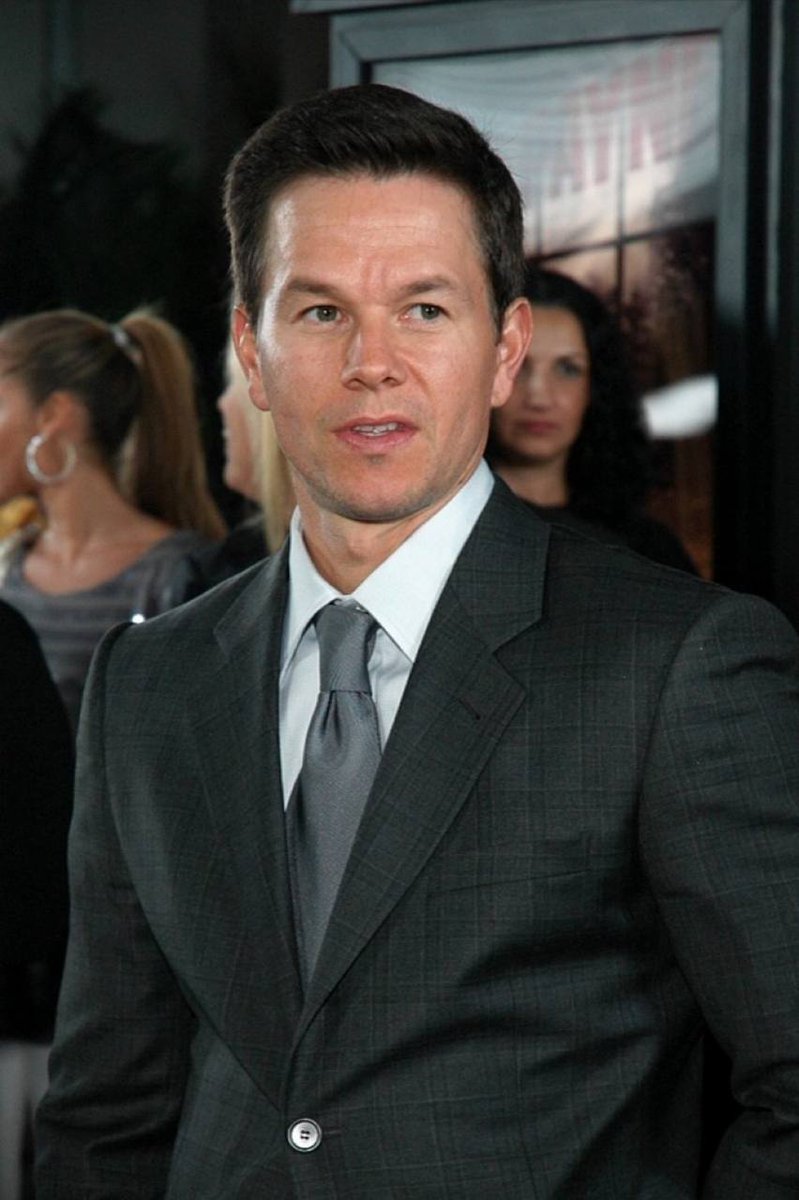 StandUpForTrmp's tweet image. 🚨BREAKING: Mark Wahlberg calls out Hollywood Democrats. He said, &quot;If you don&apos;t like the USA, please leave and take your friends Alec Baldwin, Cher, Jennifer Lawrence, Miley Cyrus, Barbra Streisand, Matt Damon, Oprah, and Colin Kaepernick with you&quot;

Do you agree?

YES or NO