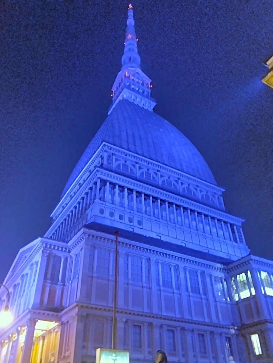 UNICEF_Italia's tweet image. Torna #GoBlue, l&apos;iniziativa che il #20novembre veste simbolicamente di luce azzurra monumenti e sedi istituzionali in tutta 🇮🇹 per celebrare la Giornata dell&apos;Infanzia #WorldChildrensDay

Quest&apos;anno 260 i Comuni aderenti in collaborazione con @comuni_anci 👉ow.ly/T21p50Xu2lm