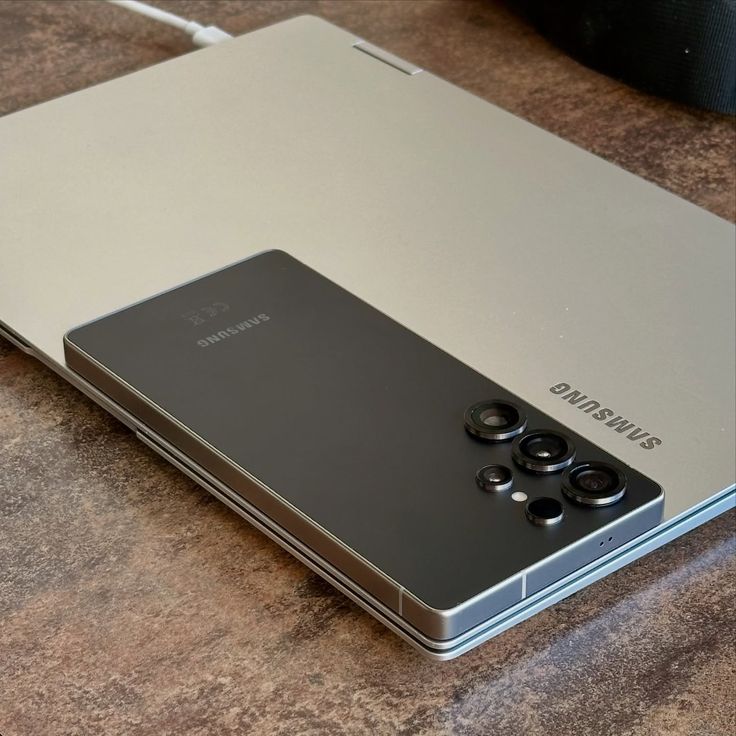 lukecodez's tweet image. Samsung ecosystem &amp;gt;&amp;gt;&amp;gt;&amp;gt;&amp;gt; Apple