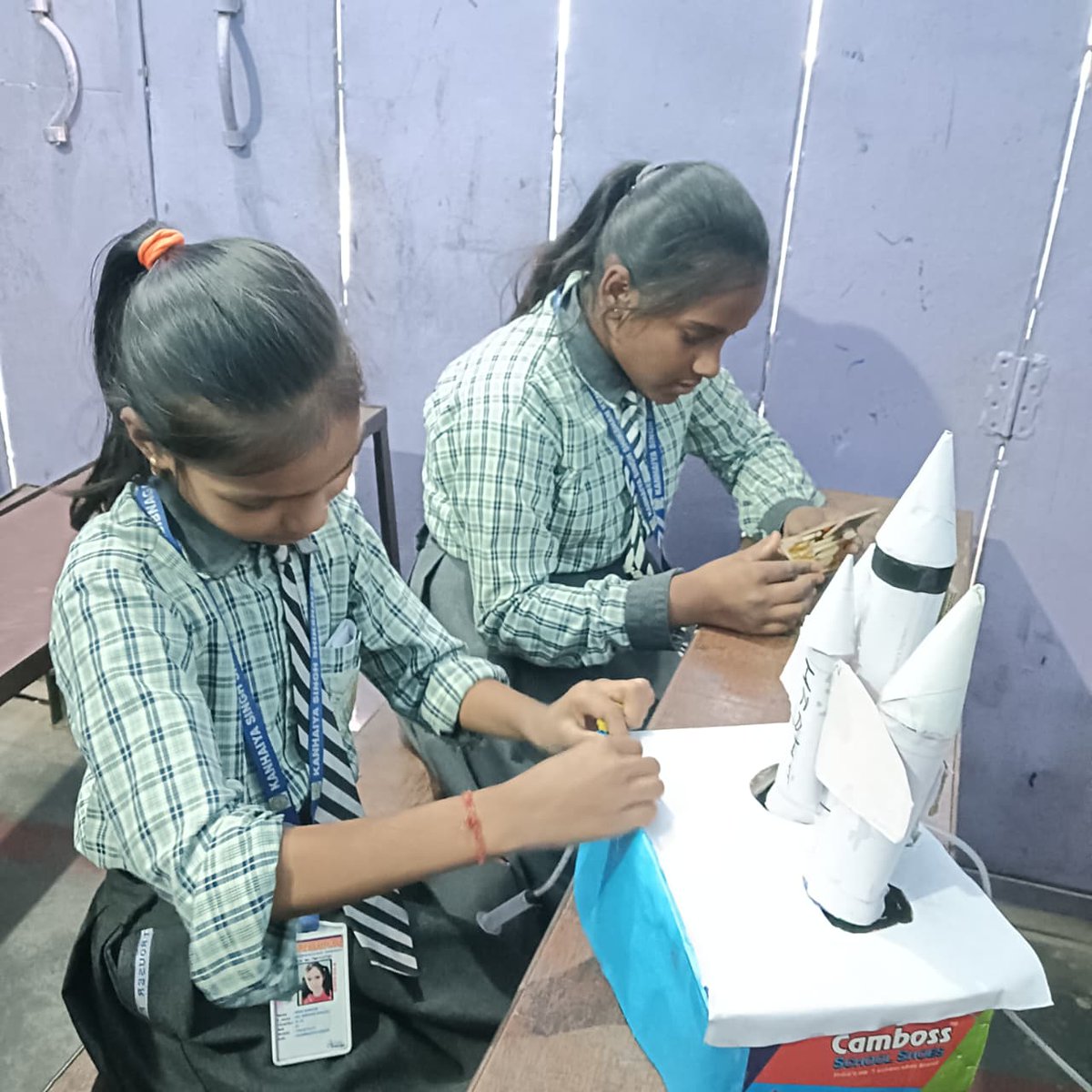 apnipathshala_'s tweet image. KSSD students are putting their heart into their Catalysis 90 Exhibition projects. 
Real learning happens when they build something of their own. 

Visit: apnipathshala.org
#ApniPathshala #DigitalEducation #EmpoweringStudents