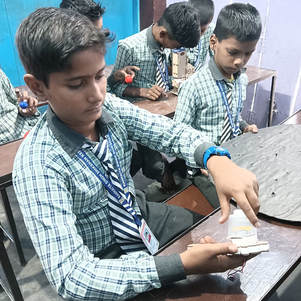 apnipathshala_'s tweet image. KSSD students are putting their heart into their Catalysis 90 Exhibition projects. 
Real learning happens when they build something of their own. 

Visit: apnipathshala.org
#ApniPathshala #DigitalEducation #EmpoweringStudents