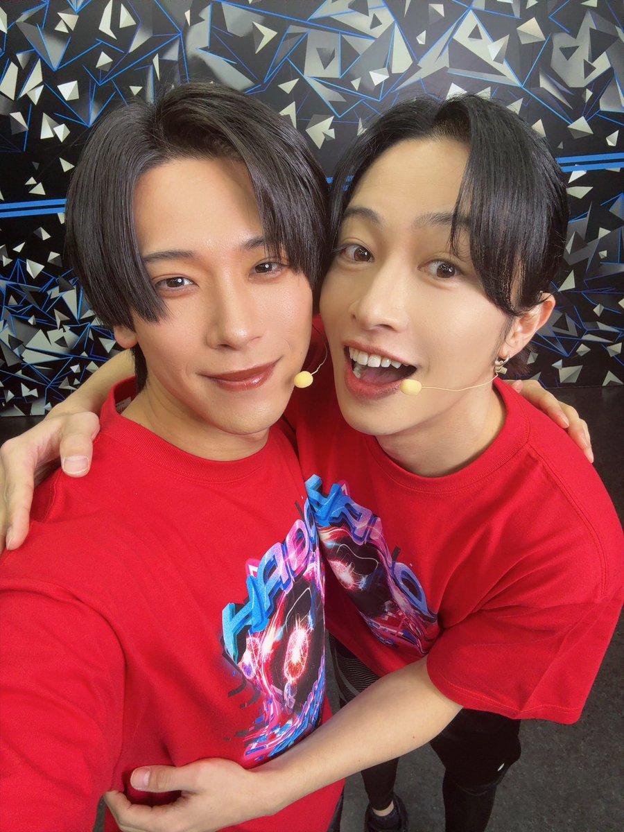 macoto20580065's tweet image. #HADO

ご来場頂いた皆様、配信をご覧くださった皆様、ありがとうございました！！

たくさん応援めっちゃ嬉しかったです☺︎☺︎
すごい数のボールありがとね🥲
色んなボードもちゃんと見つけたよー😌

またりんちゃんと一緒のチームでやりたいぜ！！