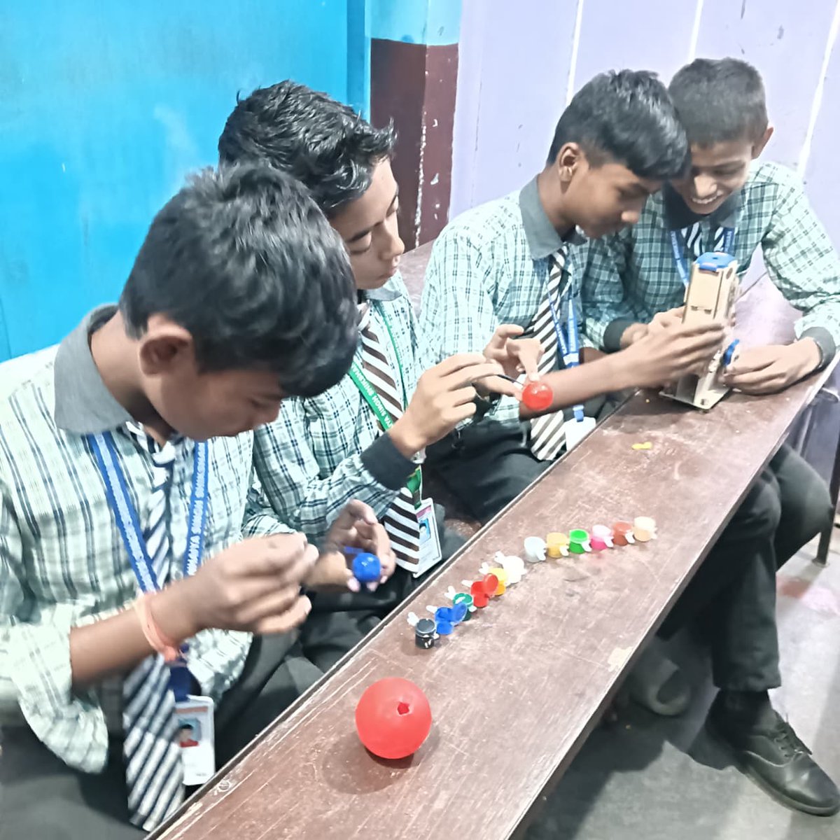 apnipathshala_'s tweet image. KSSD students are putting their heart into their Catalysis 90 Exhibition projects. 
Real learning happens when they build something of their own. 

Visit: apnipathshala.org
#ApniPathshala #DigitalEducation #EmpoweringStudents