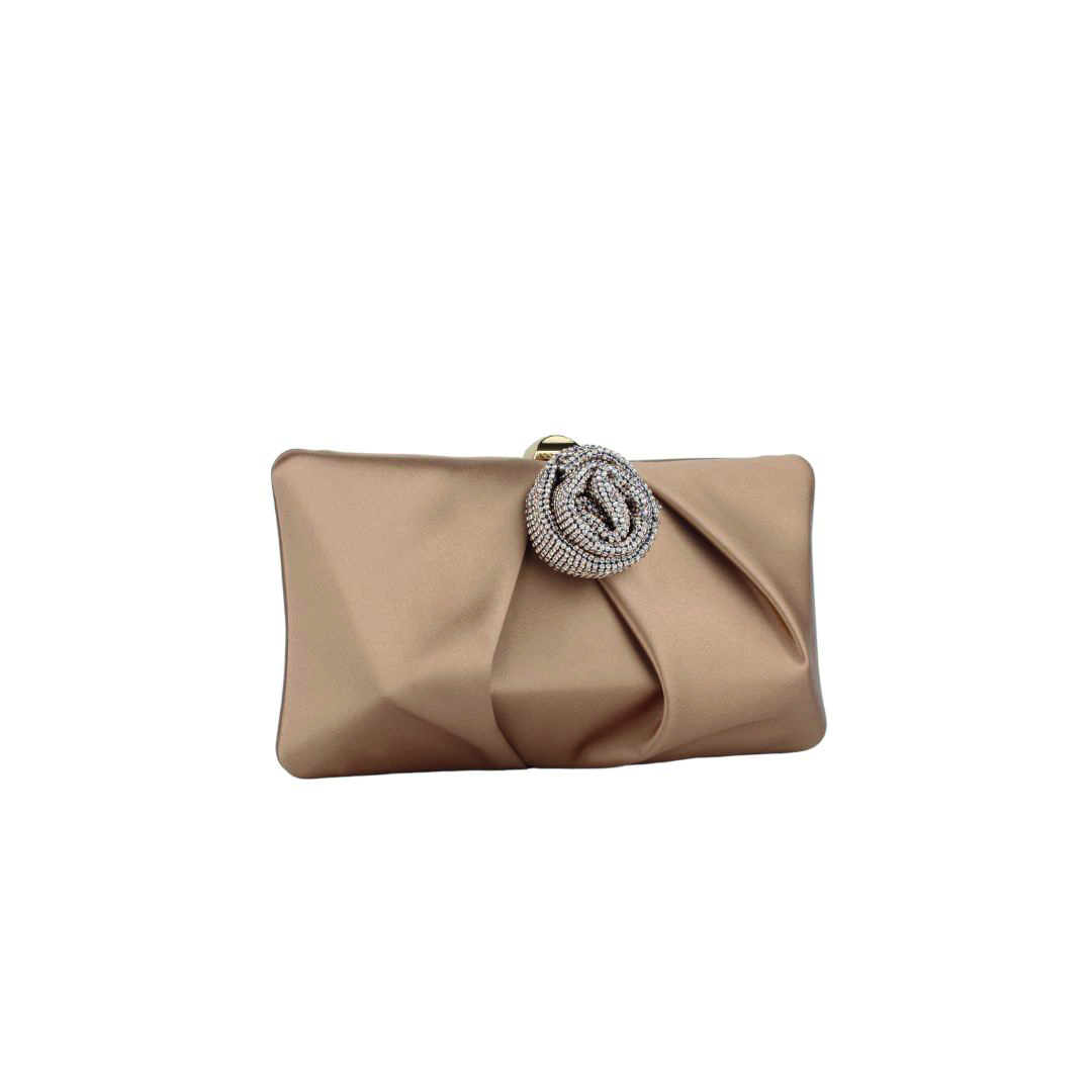 Prestige_Mag's tweet image. RODO channels its Italian spirit into the Fall/Winter 2025 collection, presenting elegant bags and shoes designed for modern living. #partnerpost

Read more 
prestigeonline.com/id/style/fashi…