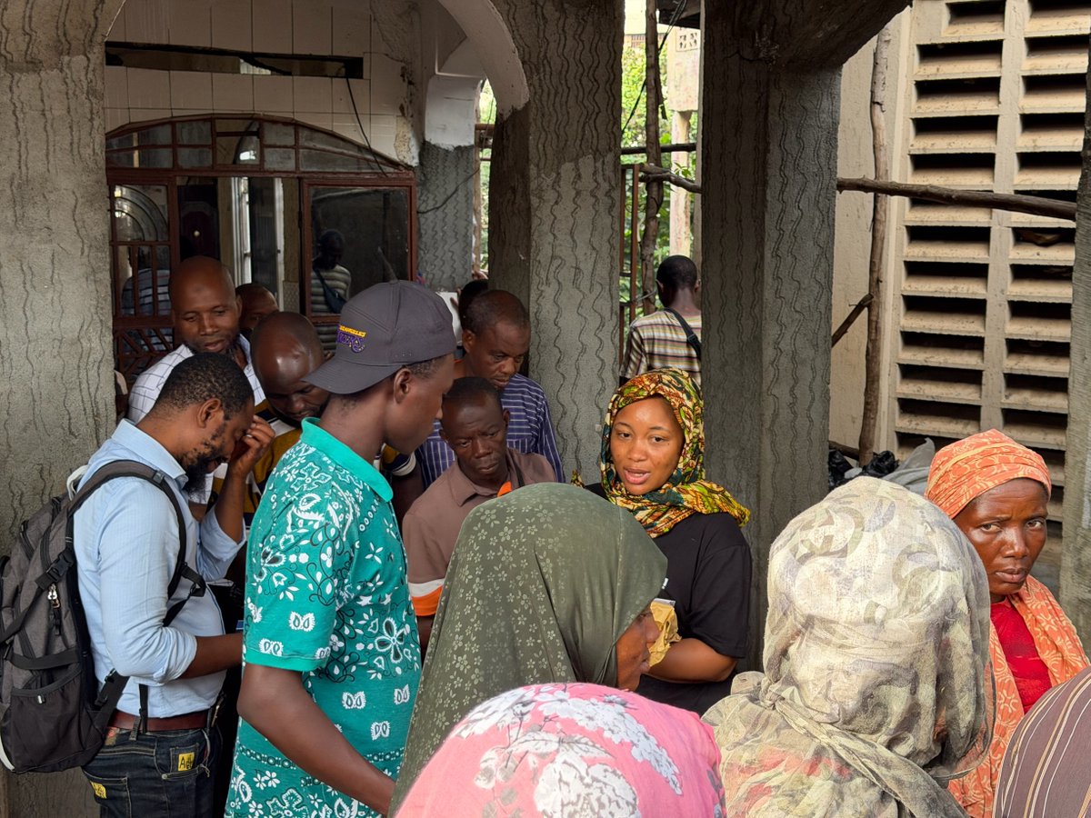 DubawaSL's tweet image. For #WeekForTruth2025, Marina Terry  visited the Fullah Mosque in Freetown to encourage worshippers to take responsibility for the information they share and to question sources before believing them.
#WeekForTruth #FactCheck