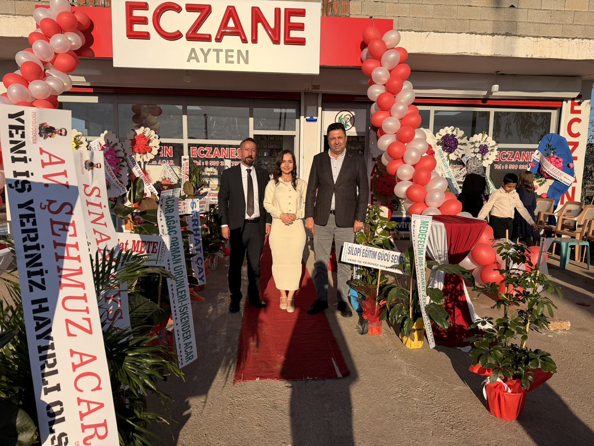 “Başkanımız Sayın Mehmet Kesik, üyemiz Sayın Şükrü Acar’a ait Silopi Başverimli Beldemizde hizmet vermeye başlayan Ayten Eczanesi’nin açılış programına iştirak etti.
Açılış sonrası işletme sahiplerine hayırlı olsun dileklerini ileten Başkanımız, bol ve bereketli kazançlar dileriz