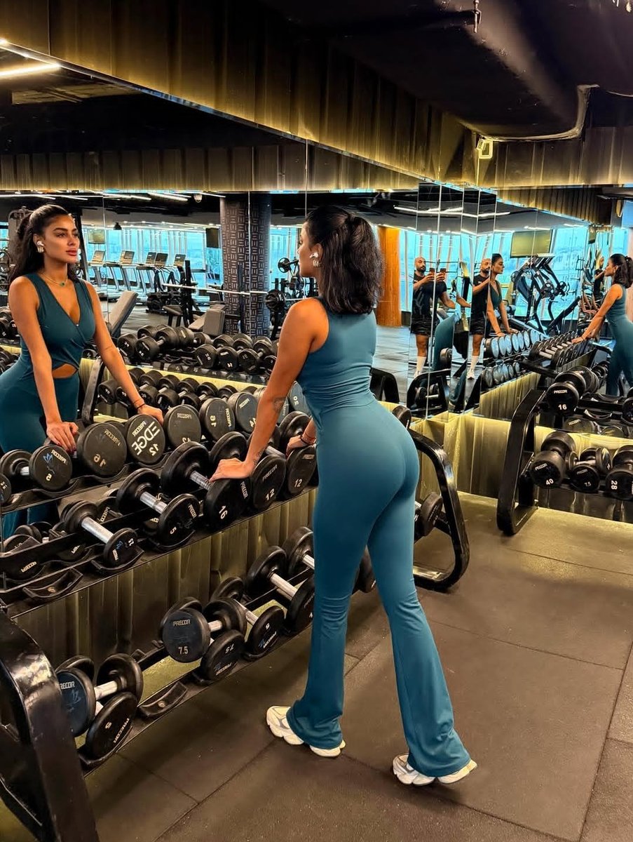 كل مااريد انسى هذي الصوره اتعلق بها اكثر جننننان يااسماء سليمان