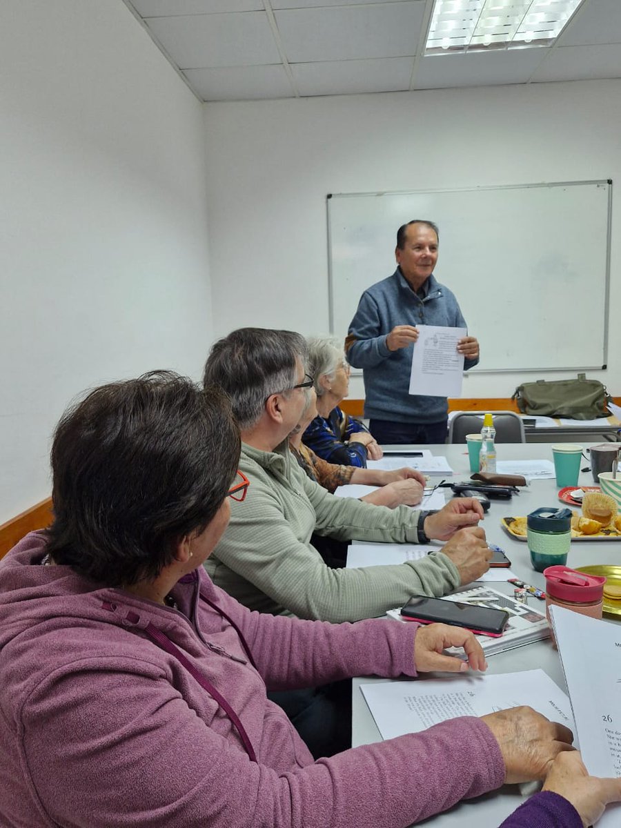 CentroCCCE's tweet image. ✅Let's Speak in English con el facilitador Carlos Avilés, 👉siguió esta semana con sus refuerzos de expresiones cotidianas y diálogos de diferentes temas en este espacio conversacional para reforzar el uso del idioma.