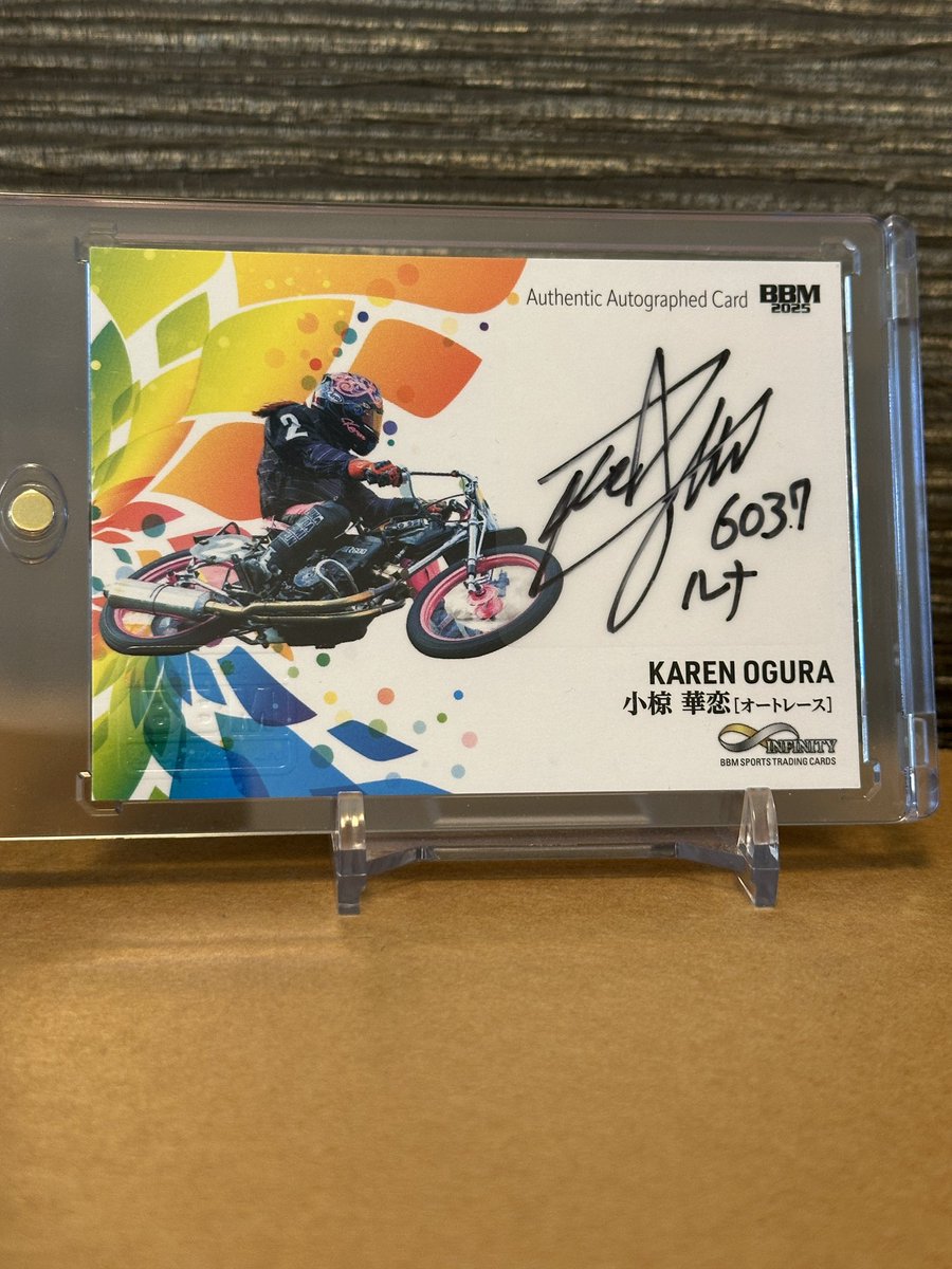 4*n様 BBM 2025 INFINITY 直筆サイン　小椋華恋 オートレース オートレーサー小椋華恋選手の直筆サインカードを入手しました。 華恋