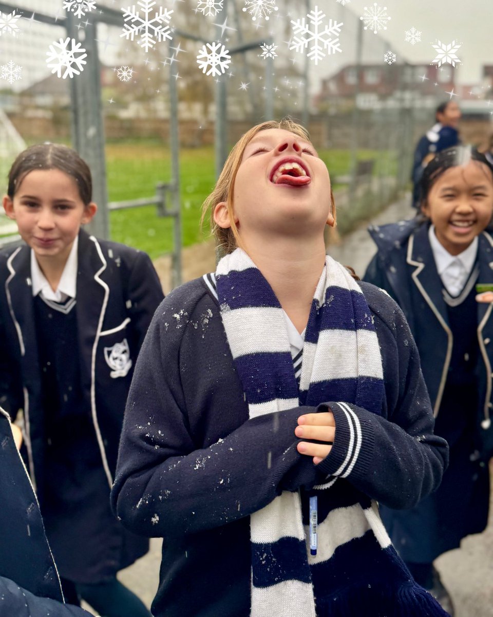 stcatherinessch's tweet image. ❄️ Pure Joy Alert! 🎀
The first snow of the season fell today! Watching the girls&apos; faces light up with the biggest smiles at the sight of snow is pure joy! #SCSdeedsnotwords #SCSgirlseducation #FirstSnow #HappyGirls #WinterWonderland #PureJoy #HappyAtSchool