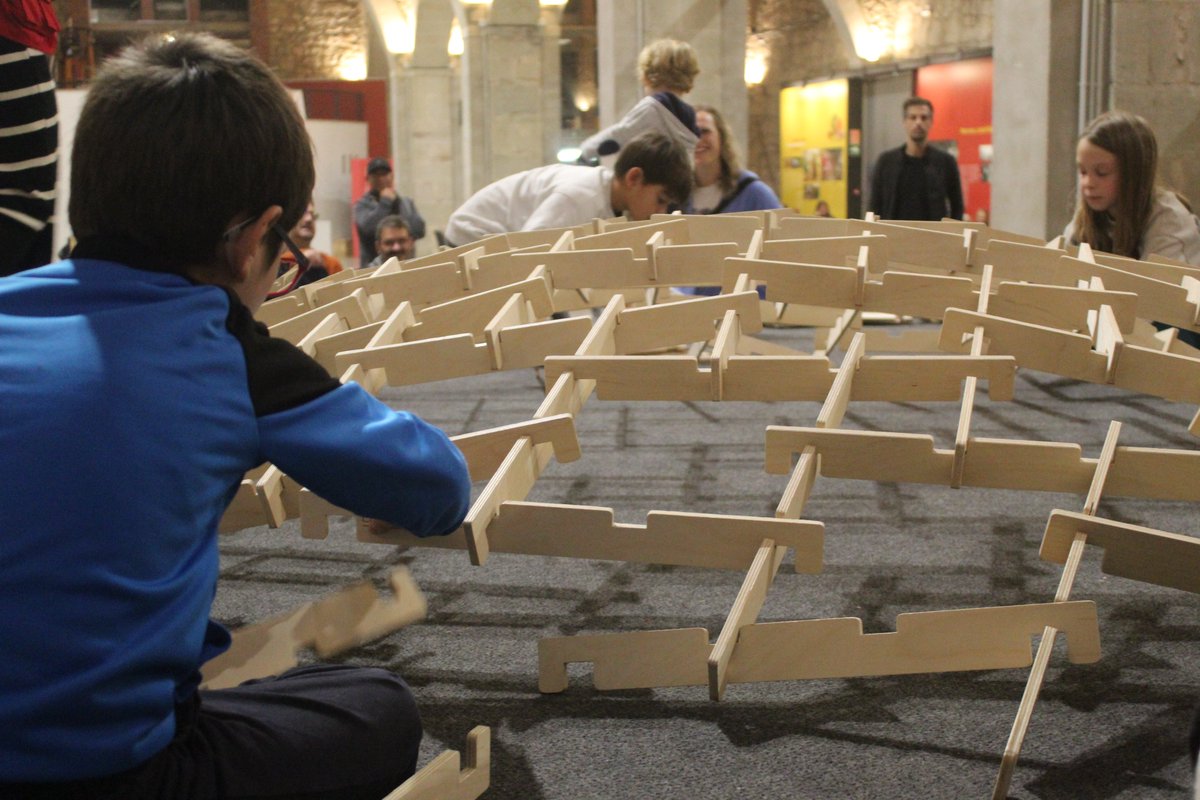 caemanresa's tweet photo. 🏗️El #KaplaMuseu es consolida com a proposta lúdica i educativa de referència a #Manresa. Gairebé 900 persones participen en les construccions creatives amb peces de fusta al Museu de l’Aigua i el Tèxtil #Joc #Edicació #Lleure https://t.co/86fqnmOsWY https://t.co/SyI9xY0JhO