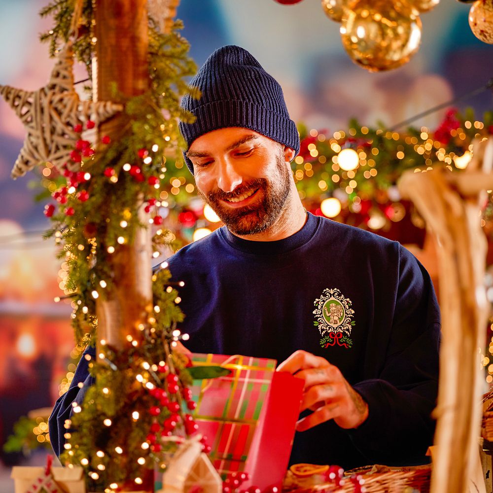 DisneyMerchShow's tweet image. Get festive this winter with the #MuppetsChristmasCarol Spirit Jersey! laughingplace.com/disney-merchan…