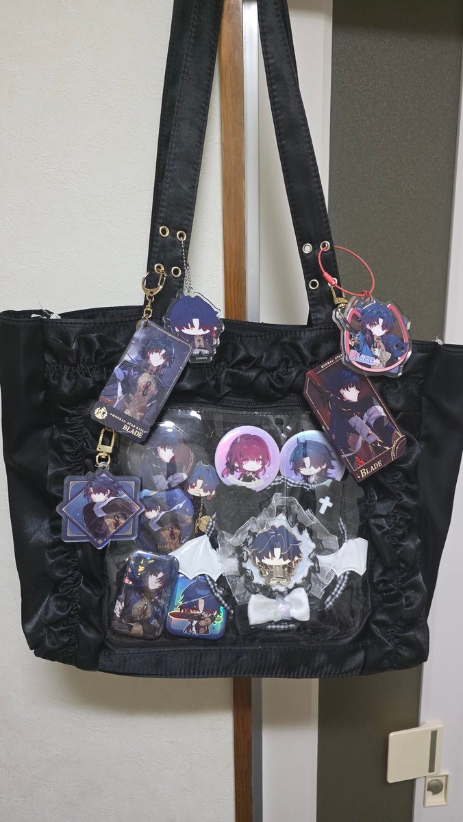 morozsofichan's tweet image. 刃の痛バッグを作った🥹🫶🏻💓
カフカも好きだから、カフカ×刃の組み合わせが可愛すぎる💞

#刃　#カフカ　#崩壊スターレイル　#痛バック