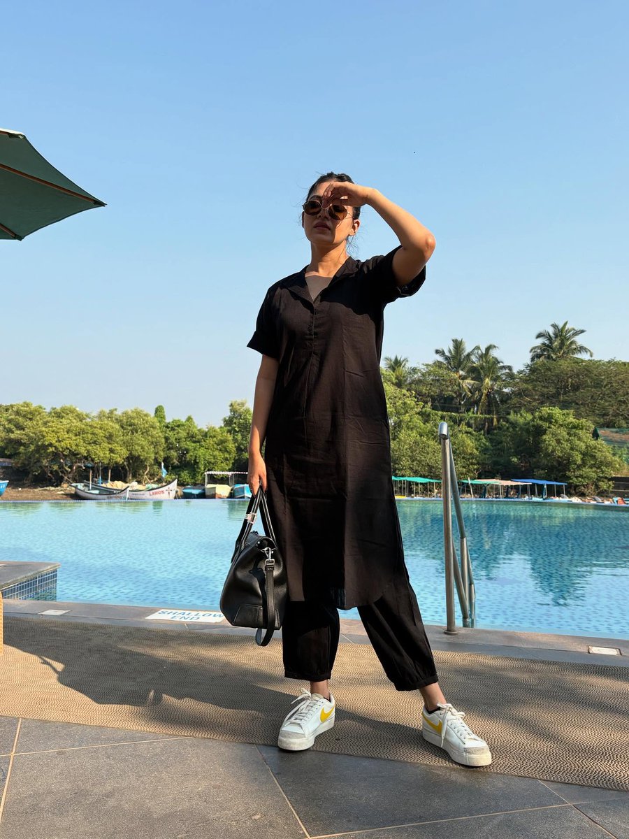 glampix_in's tweet image. Vani Bhojan in Goa  🌴🔥💦👙✨  
LOOKS &amp;amp; VIBES only 😍🫦🏖️🍹  

#VaniBhojan #GoaDiaries #HotterThanTheSun ☀️😈 #Vanibhojan