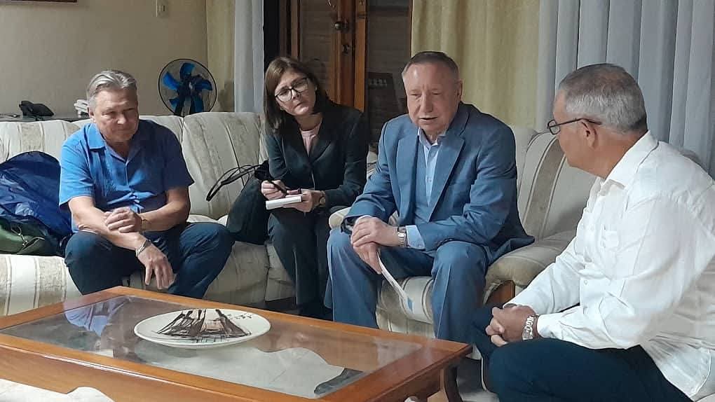 ManuelFalconH's tweet image. #SantiagodeCuba
Constituye un alto honor recibir al  Excelentísimo Sr. Alexander Dimitriv Beglov, Gobernador de San Petersburgo de la Federación de Rusia. 
Los lazos entre Rusia y Cuba son indestructibles: #Fidel fundó sus bases y  hoy ratificó que Rusia cuenta siempre con Cuba.