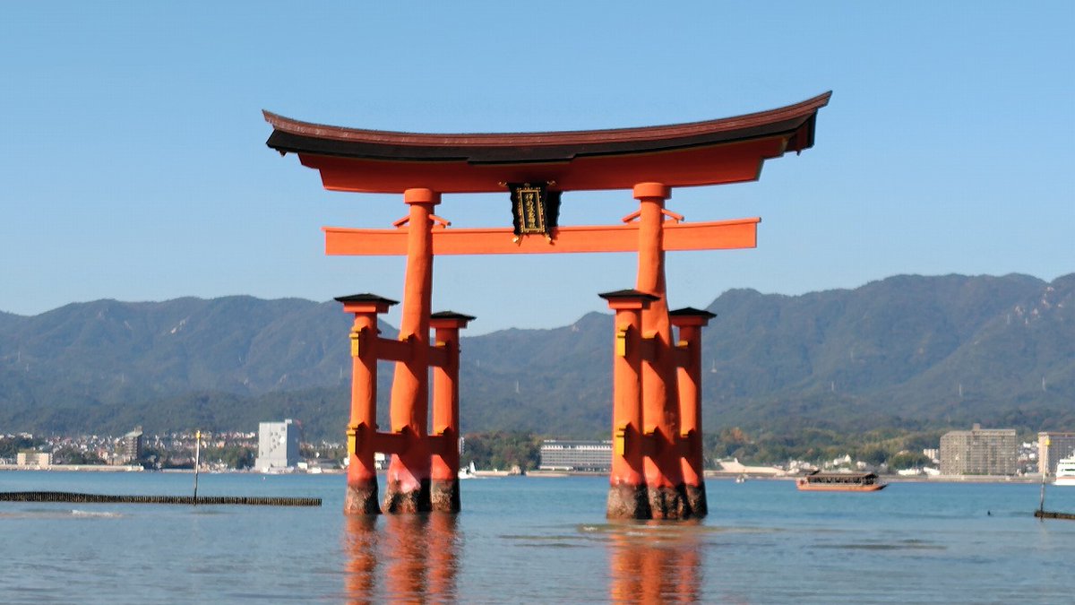 Choppar11's tweet photo. 広島県廿日市市の厳島神社⛩️へ。西暦593年に創建された安芸国一之宮。全国に約500社ある厳島神社の総本社です。 https://t.co/SktGWzhHqT