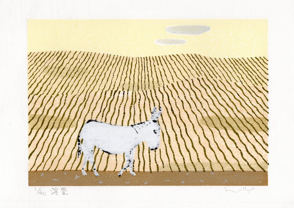 ＃シードストーリーズ25_26
高垣秀光『浮雲』木版和紙水性両面摺り

アート工房クアトラ主宰
文化庁在外研修員、バルセロナに滞在

帰国前に旅をした荒涼としたアンダルシアの大地
何処かへ流れる浮雲に寂しさと不安が重なった

和紙の漉きむらでロバの表情も
変化しているそうです

味わい深いなあ…