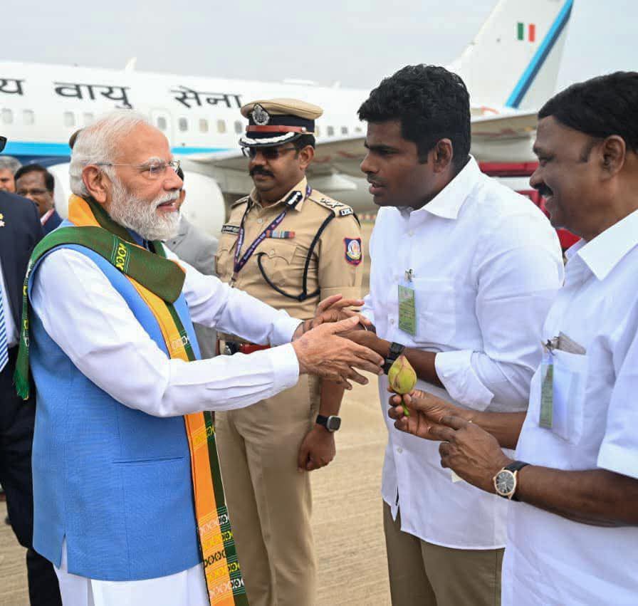 Sammattii_'s tweet image. என்னை ஆளும் தலைவர்கள்🔥

#VanakkamModi #NarendraModi #Annamalai