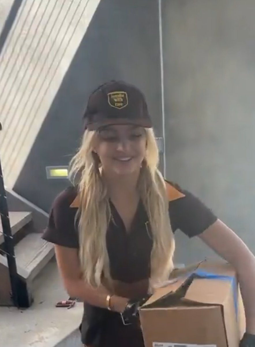 She pulled up with my favorite type of delivery 😍
A thread 🧵 🎥