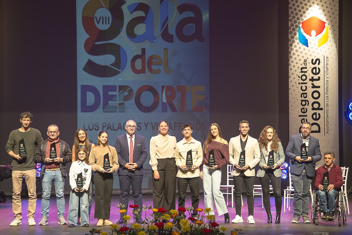 Los Palacios y Villafranca celebra una emotiva VIII Gala del Deporte con 12 galardones y 66 distinciones

Fabián Ruiz, Érika Jurado y José Antonio Rueda, entre los principales premiados 
facebook.com/ayuntamientode…