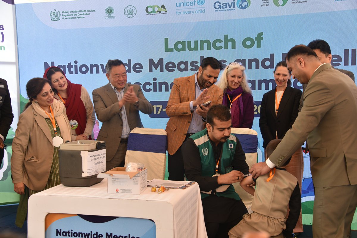 WHOPakistan's tweet photo. .@WHO is partnering with Pakistan, @UNICEF and @gavi to protect 34 million children in a #MeaslesRubella vaccination campaign. Over 140,000 WHO-trained health workers are on the ground to save lives.
Read more to find out how:
https://t.co/VqxcrsmaD0 https://t.co/yIbpbA6MsJ
