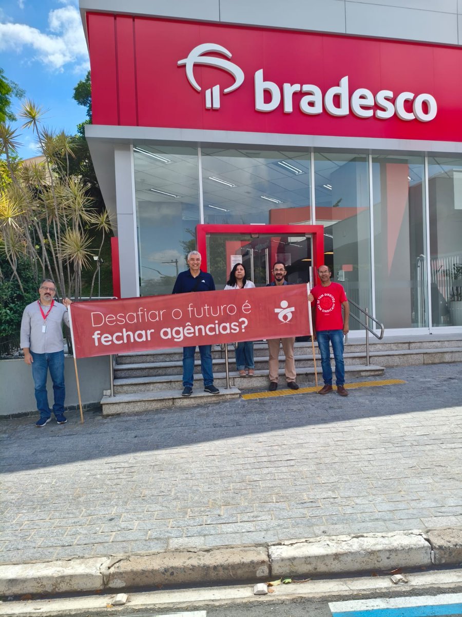spbancarios's tweet image. Já estamos desde cedo nas ruas no Dia Nacional de Luta contra o fechamento de agências do Bradesco, pelo fim das demissões e por condições dignas de trabalho. A mobilização acontece em diversas regiões de SP, onde nossos dirigentes dialogam com bancários e com a população.