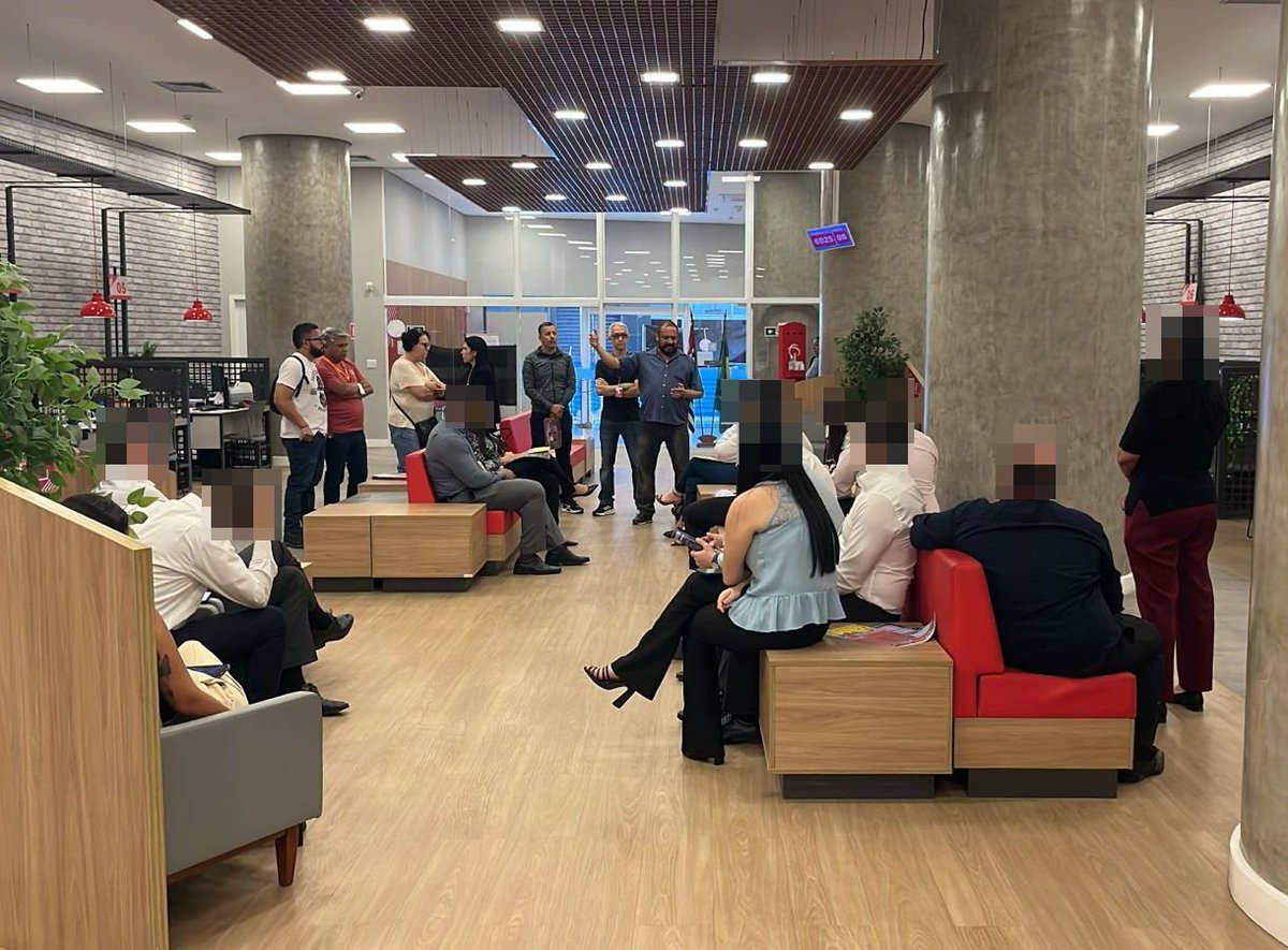 spbancarios's tweet image. Já estamos desde cedo nas ruas no Dia Nacional de Luta contra o fechamento de agências do Bradesco, pelo fim das demissões e por condições dignas de trabalho. A mobilização acontece em diversas regiões de SP, onde nossos dirigentes dialogam com bancários e com a população.