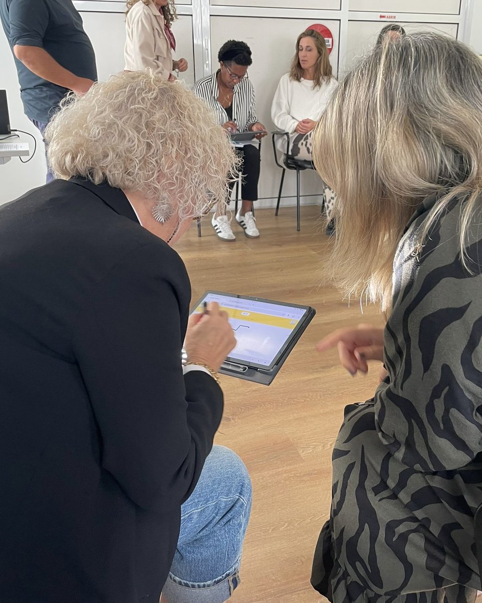 ratoadcc's tweet image. 📸
🇵🇹A #RatoADCC realizou uma oficina sobre &quot;IA aplicada à Empregabilidade&quot; em #parceria com Centro Paroquial Arrentela. 
Atividade realizada no âmbito do &quot;Comunidades em Ação&quot; promovido pelo @CMSeixal com o PRR. 

#SempreAAprender
.
🇬🇧Informatics #workshop for the social workers