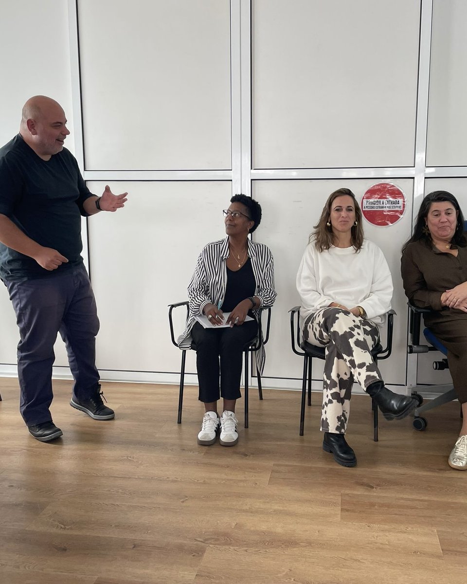 ratoadcc's tweet image. 📸
🇵🇹A #RatoADCC realizou uma oficina sobre &quot;IA aplicada à Empregabilidade&quot; em #parceria com Centro Paroquial Arrentela. 
Atividade realizada no âmbito do &quot;Comunidades em Ação&quot; promovido pelo @CMSeixal com o PRR. 

#SempreAAprender
.
🇬🇧Informatics #workshop for the social workers