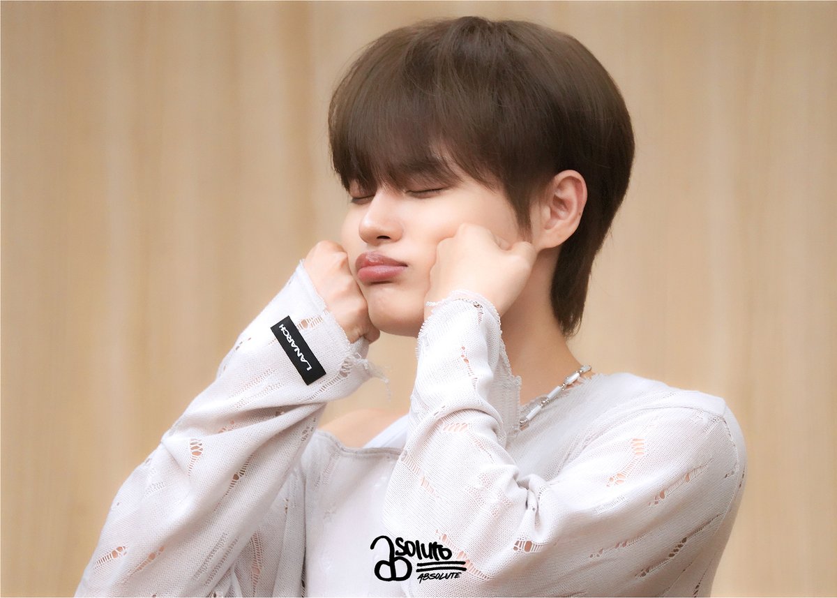 휘야가 너무나도 귀여워
250829 KTOWN4U
#이대휘 #LEEDAEHWI #AB6IX #앱솔대휘