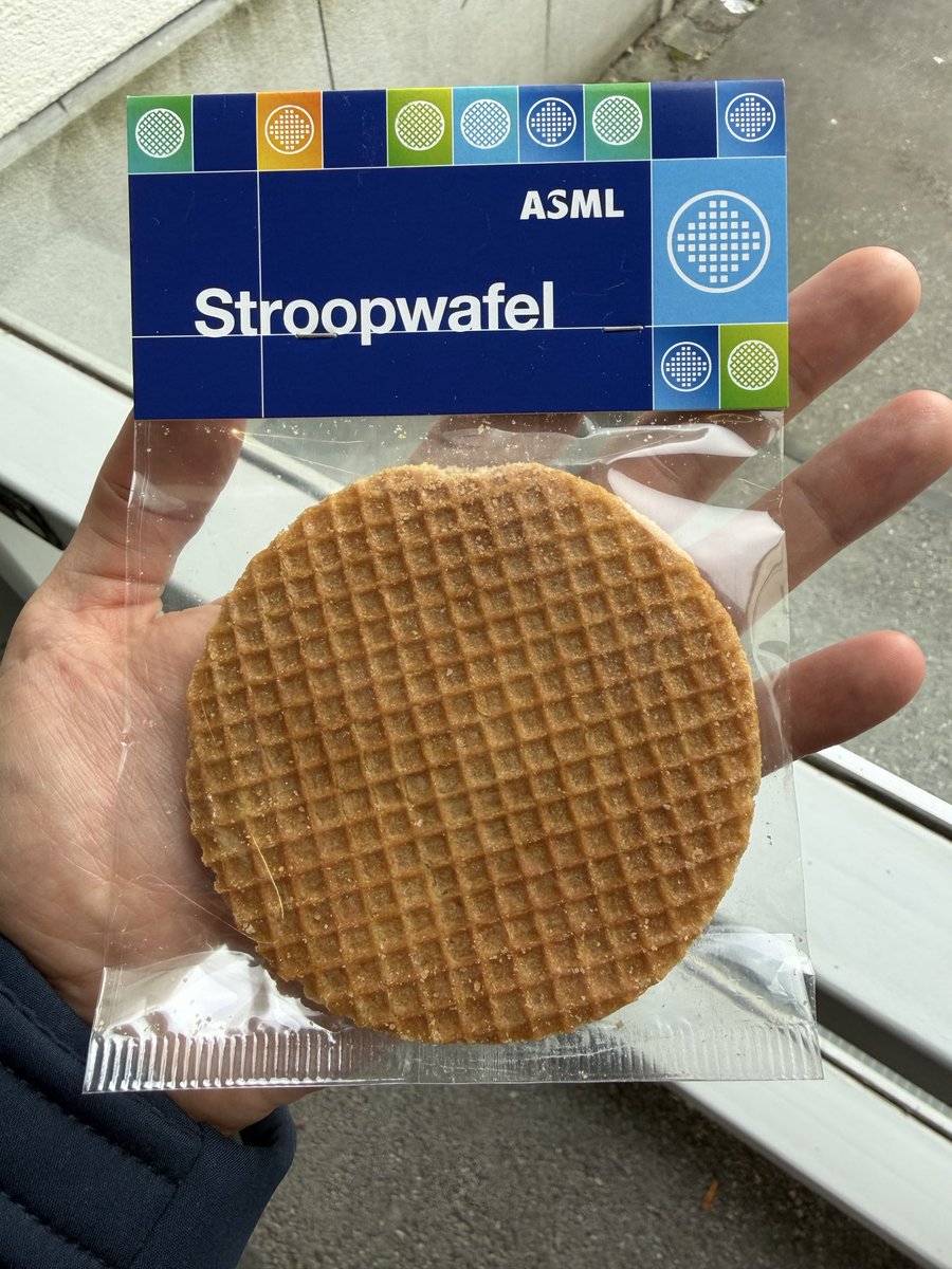 highyieldYT's tweet image. Next-gen ASML wafers are smaller, but very yummy.
