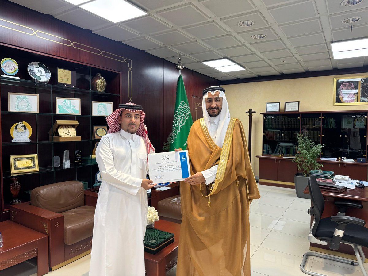 imsiu_VREA's tweet image. بتوجيه من سعادة وكيل #جامعة_الإمام للشؤون التعليمية الدكتور/ عبدالله بن عبدالرحمن الأسمري، نظّمت الوكالة برنامجًا تدريبيًا نوعيًّا لمنسوبيها بعنوان (تطبيقات الحاسب الآلي)، استهدف الارتقاء بمهاراتهم في توظيف أدوات التقنية الحديثة لتعزيز كفاءة الأداء الإداري والفني، وذلك ضمن مبادرة…