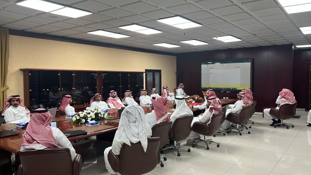 imsiu_VREA's tweet image. بتوجيه من سعادة وكيل #جامعة_الإمام للشؤون التعليمية الدكتور/ عبدالله بن عبدالرحمن الأسمري، نظّمت الوكالة برنامجًا تدريبيًا نوعيًّا لمنسوبيها بعنوان (تطبيقات الحاسب الآلي)، استهدف الارتقاء بمهاراتهم في توظيف أدوات التقنية الحديثة لتعزيز كفاءة الأداء الإداري والفني، وذلك ضمن مبادرة…