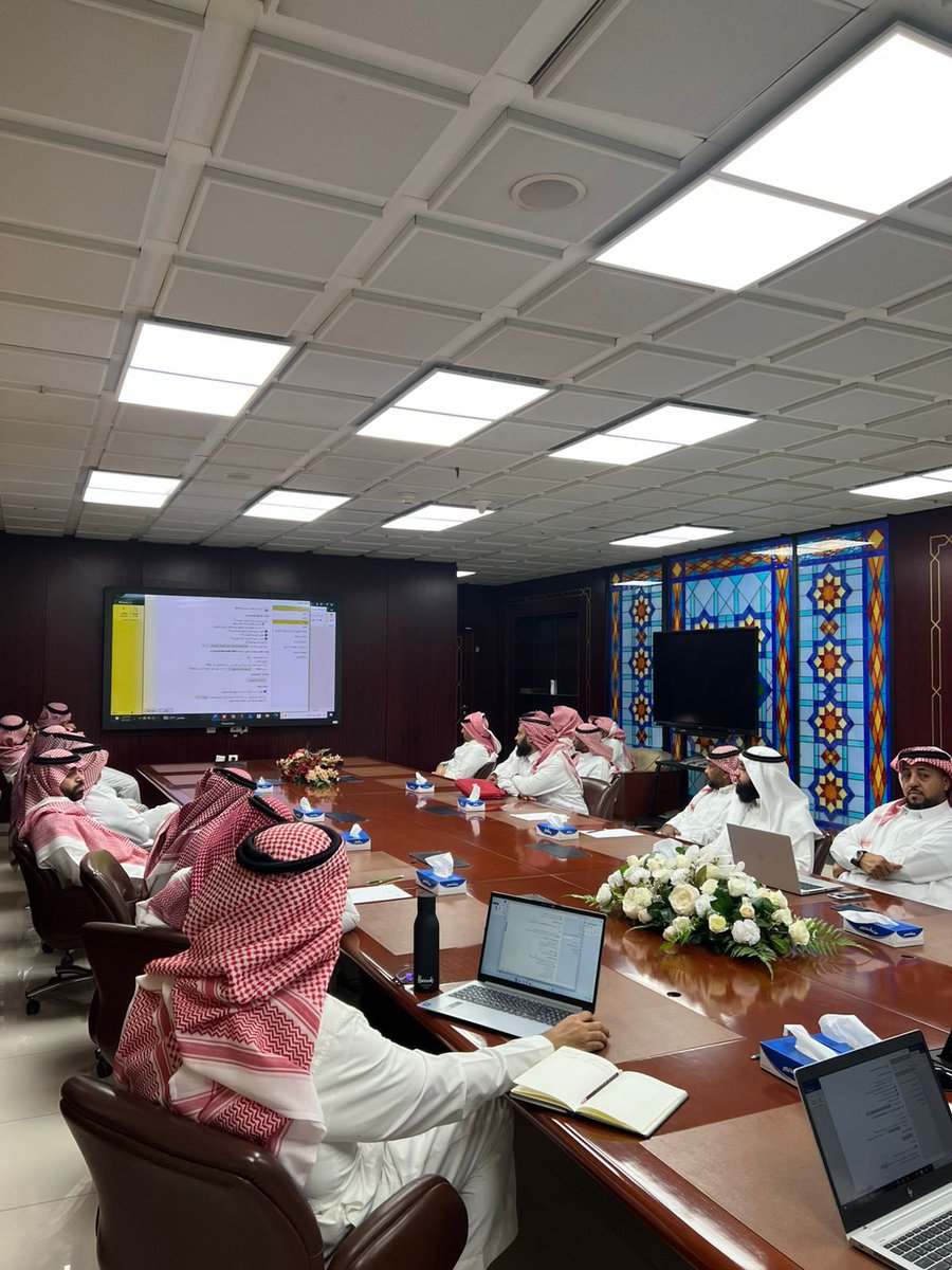 imsiu_VREA's tweet image. بتوجيه من سعادة وكيل #جامعة_الإمام للشؤون التعليمية الدكتور/ عبدالله بن عبدالرحمن الأسمري، نظّمت الوكالة برنامجًا تدريبيًا نوعيًّا لمنسوبيها بعنوان (تطبيقات الحاسب الآلي)، استهدف الارتقاء بمهاراتهم في توظيف أدوات التقنية الحديثة لتعزيز كفاءة الأداء الإداري والفني، وذلك ضمن مبادرة…