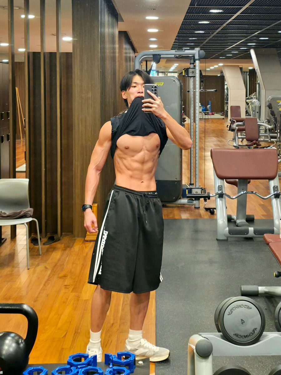 happpy_hs's tweet image. 여기 헬스장 조명 진짜 맛있다 🔥