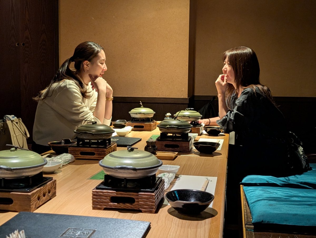 tanaka_webdev's tweet image. 宴会が始まるまで、スタッフが話し込んでるので何気に割り込んで見ました😆(変なオジサン?)