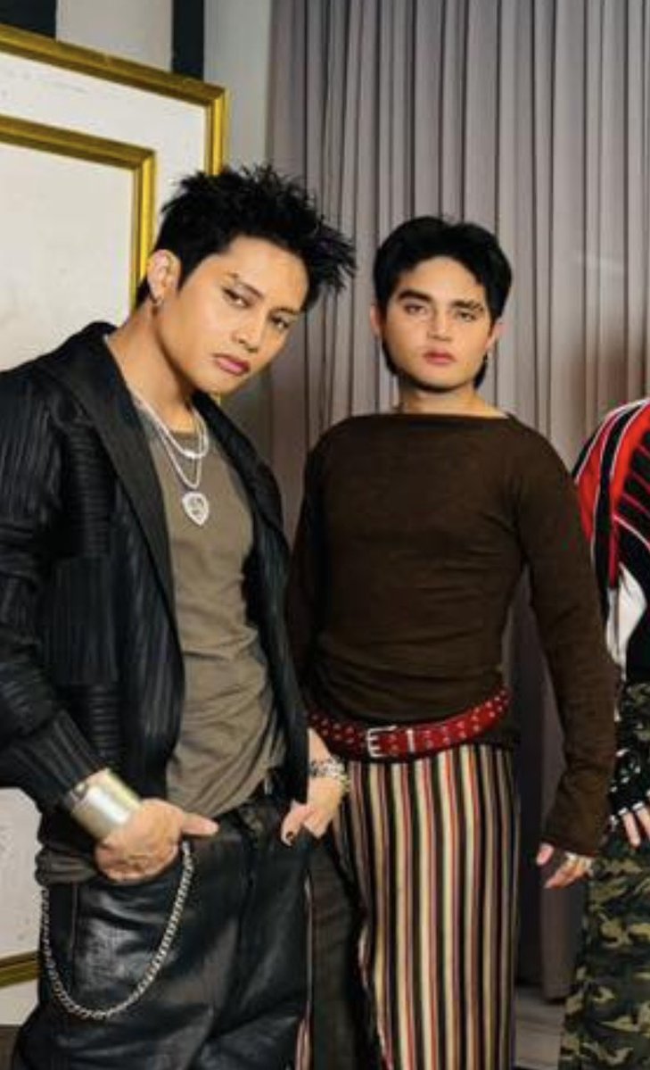 ANG SEXY NAMAN NG ASAWA NI JHON SNOW???!!

#SEKEN #PABKEN