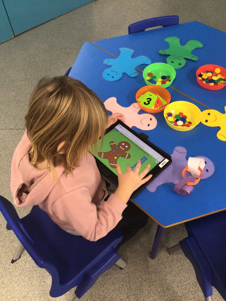 Fosse_TMET's tweet image. F2 are enjoying using the IPads and IWB to practise their Maths skills. #fmeyfs #fmmaths #fmict