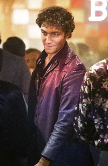 armandscholar's tweet image. He is lit bisexually for an AMAZINg reason