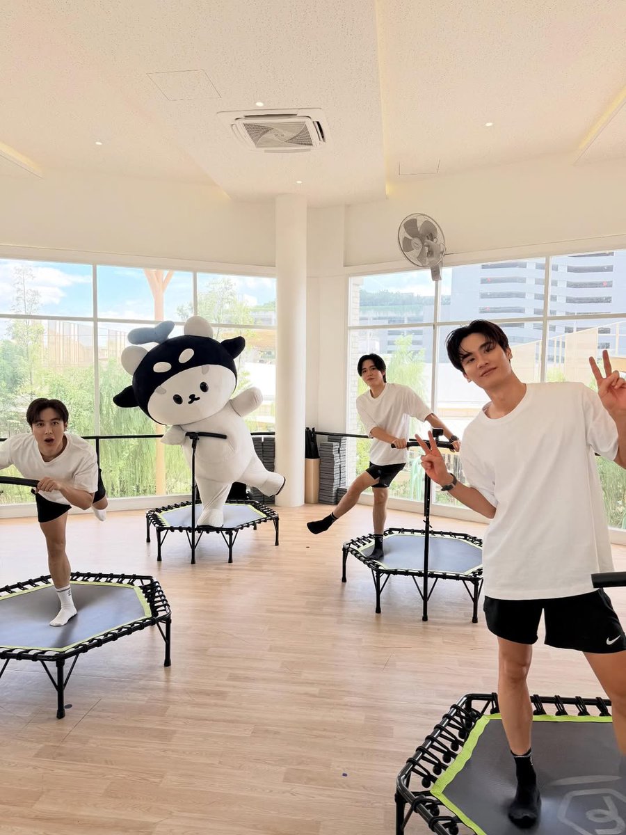 newwieeland_FC's tweet image. #ARMSHAREEP192
#Newwiee #Tawan_V
Cr. #POLCASAN 🩷💙 (1)