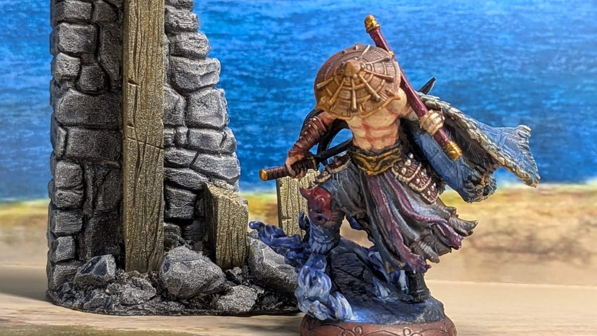 面白い文化圏がたくさんあるので、設定だけ載っている日本モチーフの“海津”出身のバーバリアンを作成。荒ぶる魔力の道を選択し、手に持った妖刀を抜くことでさまざまな影響が周囲に起こるという設定に。刀と鞘の二刀流です。このミニチュアずっと使いたかったんだよね……！ #DnDj #ダンドラ